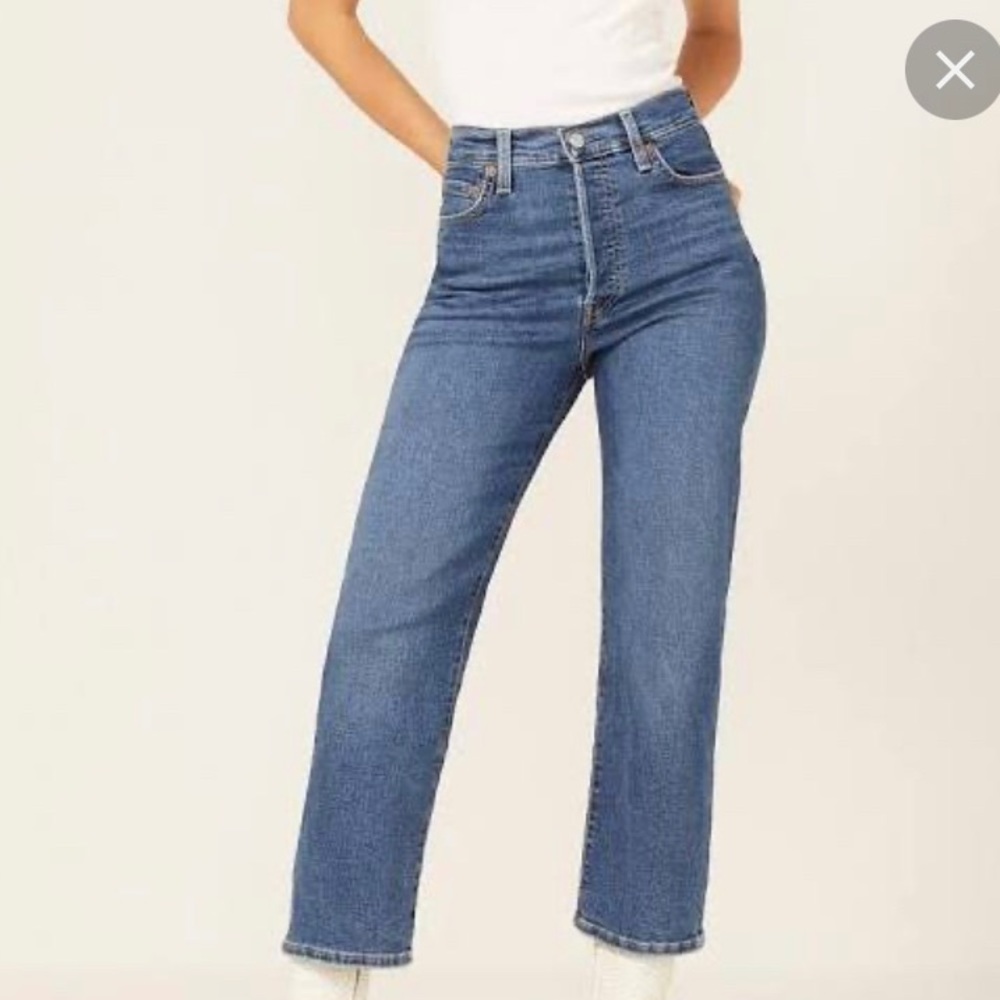 Levi’s High Rise Ribcage Straight Jean in Medium Wash
